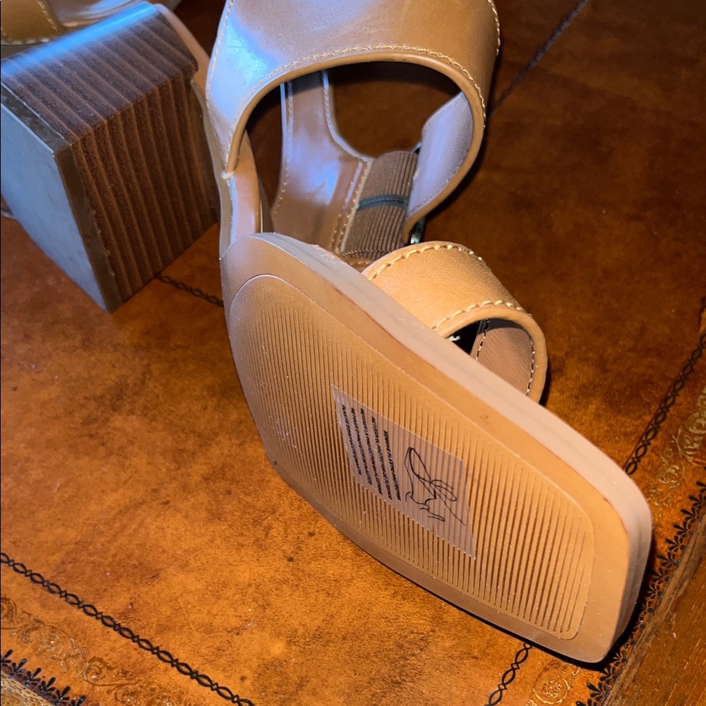 Leather NWTs Mango Cognac 2&1/2 Heel Sandals Size 8 - Picture 6 of 8